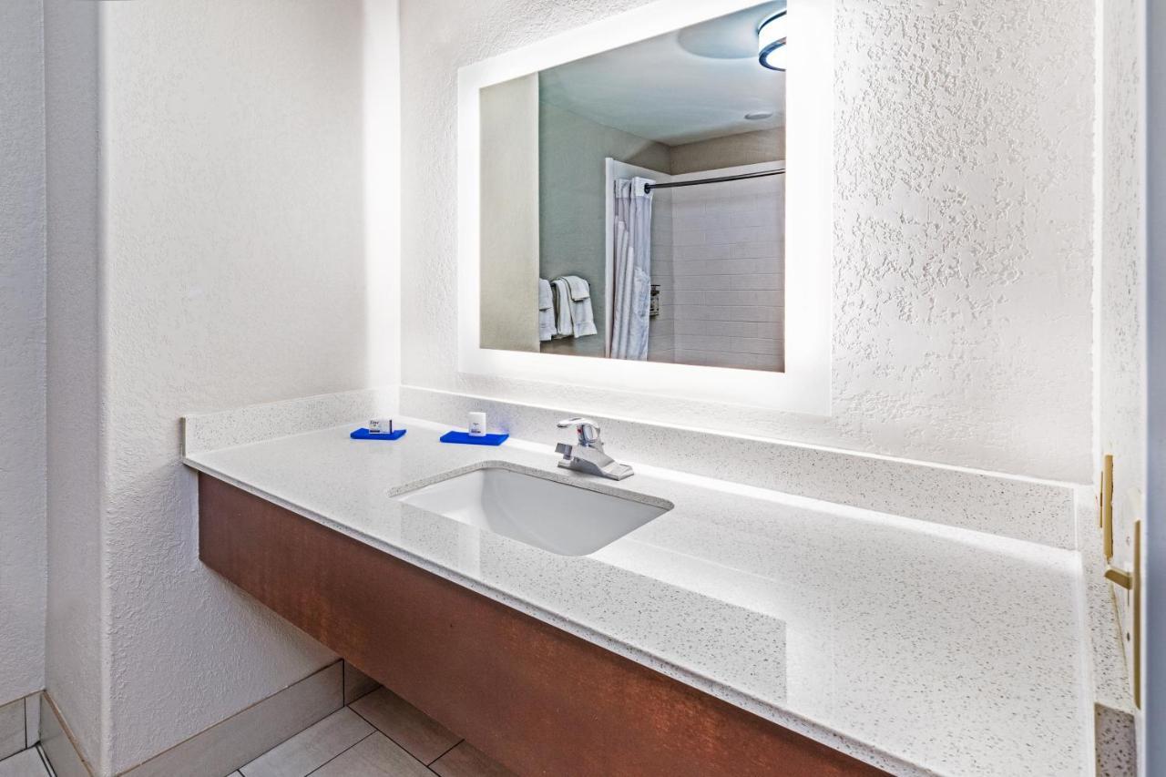 Holiday Inn Express & Suites Lafayette South By Ihg Exterior foto